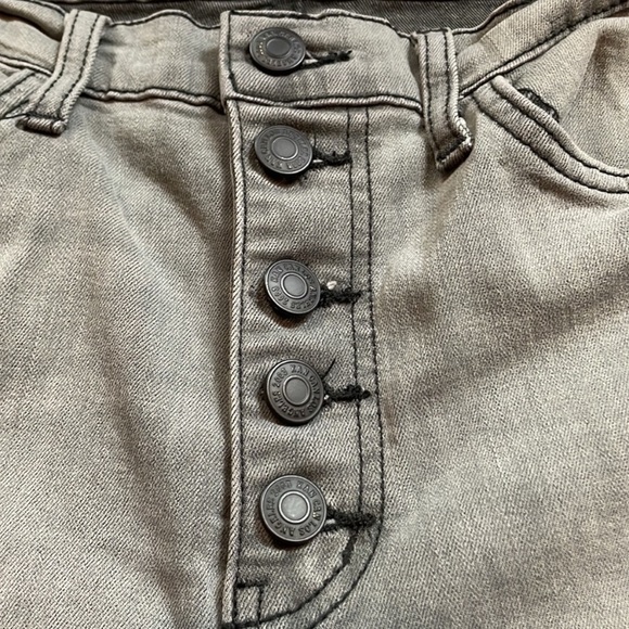 KanCan gray distressed button fly skinny Jean, women’s size 28 - Picture 13 of 15